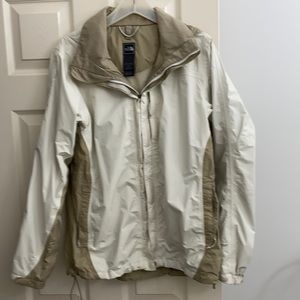 North Face Woman’s jacket Hyvent technology